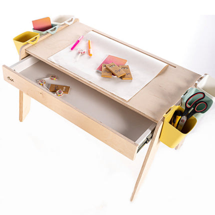 Dětský stůl se zásuvkou + 2 židličky + doplňky