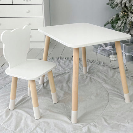 Dětský psací stůl a dřevěná židlička medvídek