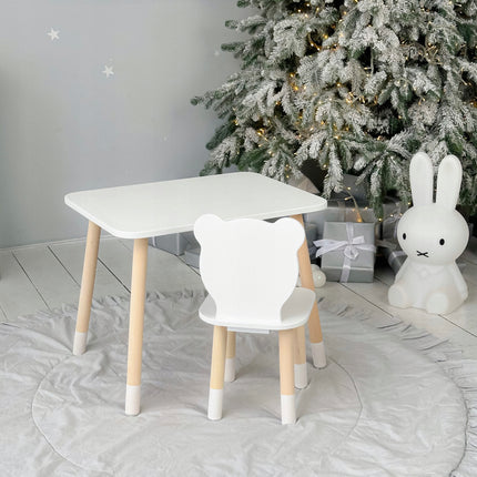 Dětský psací stůl a dřevěná židlička medvídek