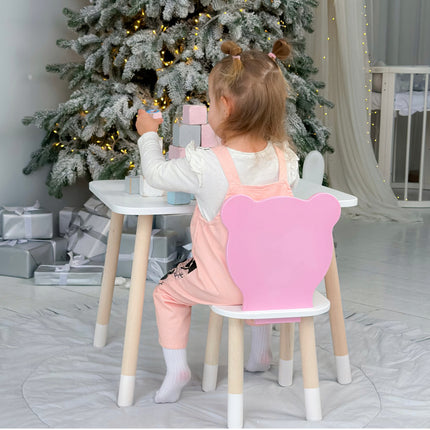 Dětský psací stůl a dřevěná židlička medvídek