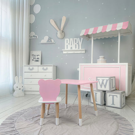 Dětský psací stůl a dřevěná židlička medvídek